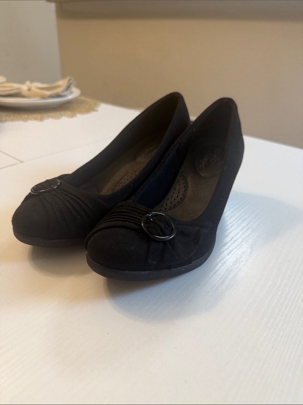 dexflex comfort Black Round-Toe Ballet Flats with Decorative Buckle